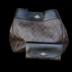Coach F27972 Lexy Shoulder Bag In Brown Black  with matching wallet *Authentic*